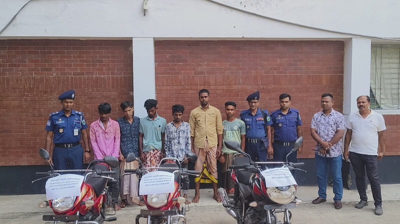 চাঁপাইনবাবগঞ্জে আন্ত:জেলা মোটরসাইকেল চোরচক্রের ৬ সদস্য গ্রেপ্তার,উদ্ধার ৩ মোটরসাইকেল